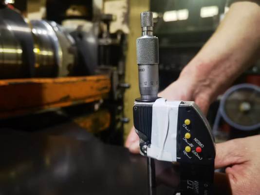 Cuộn dây nhôm được sơn sẵn dày 0,11mm rộng 110mm để làm băng thông gió có thể cuộn được