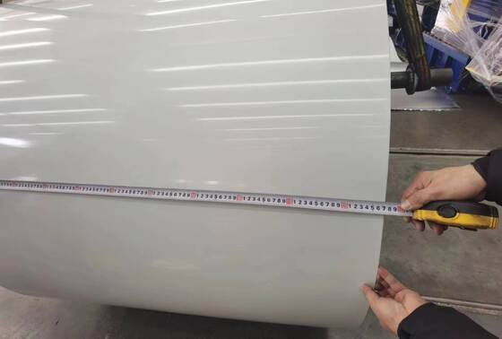 Cả hai mặt Dải nhôm tráng màu Ral 9010 màu trắng ở dạng cuộn 3105 H24 để sản xuất máng xối hoặc làm ống thoát nước